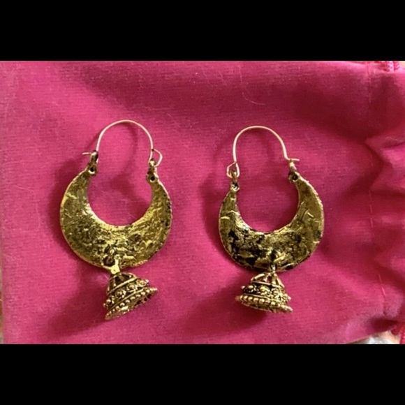 Bell drop 🔔 Huggie earrings - Picture 2 of 3